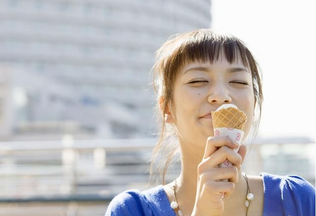 女性喝冷饮会导致不孕吗 女性喝冷饮有什么危害